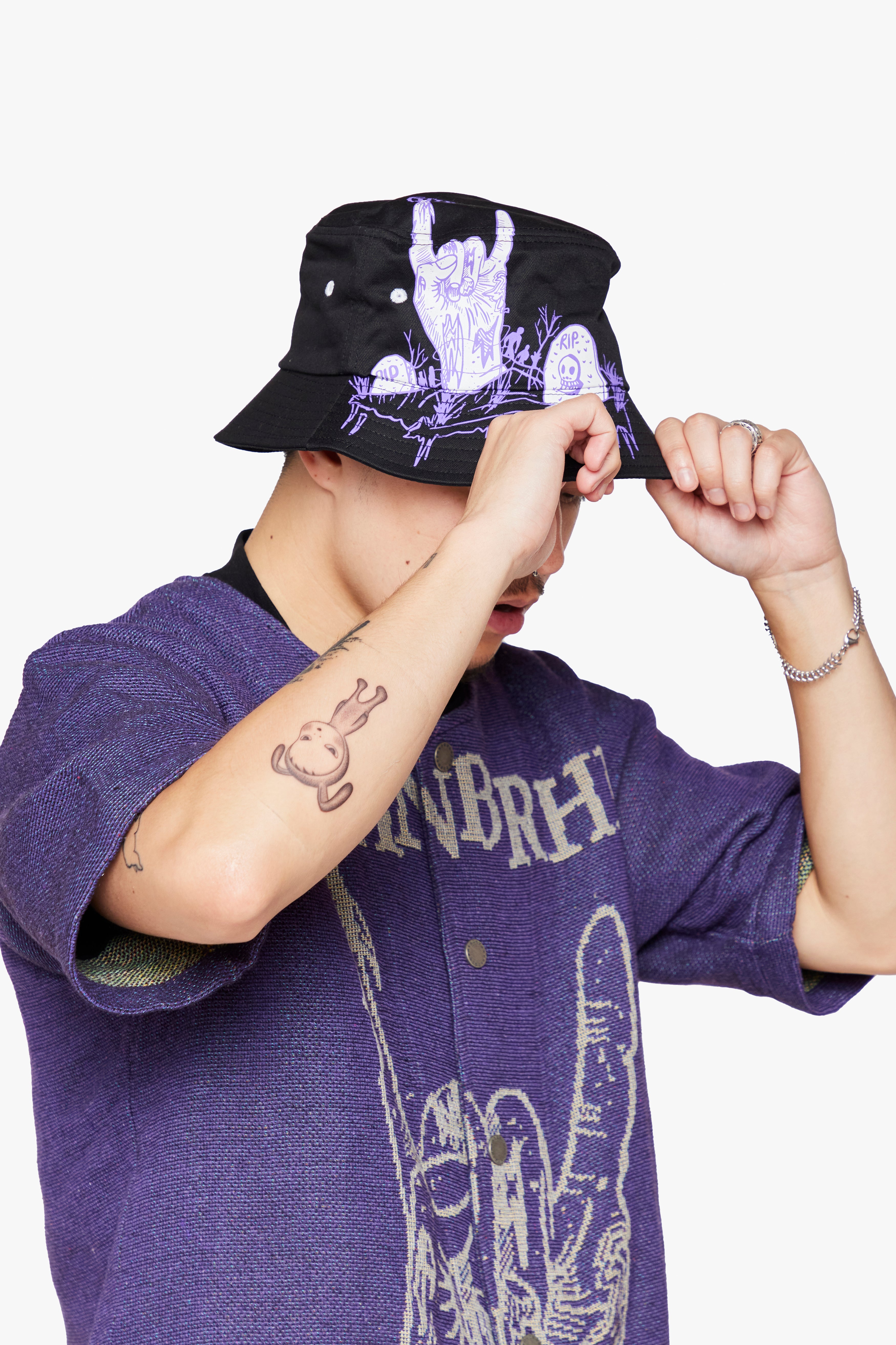 "FinaleRest" Bucket Hat Black