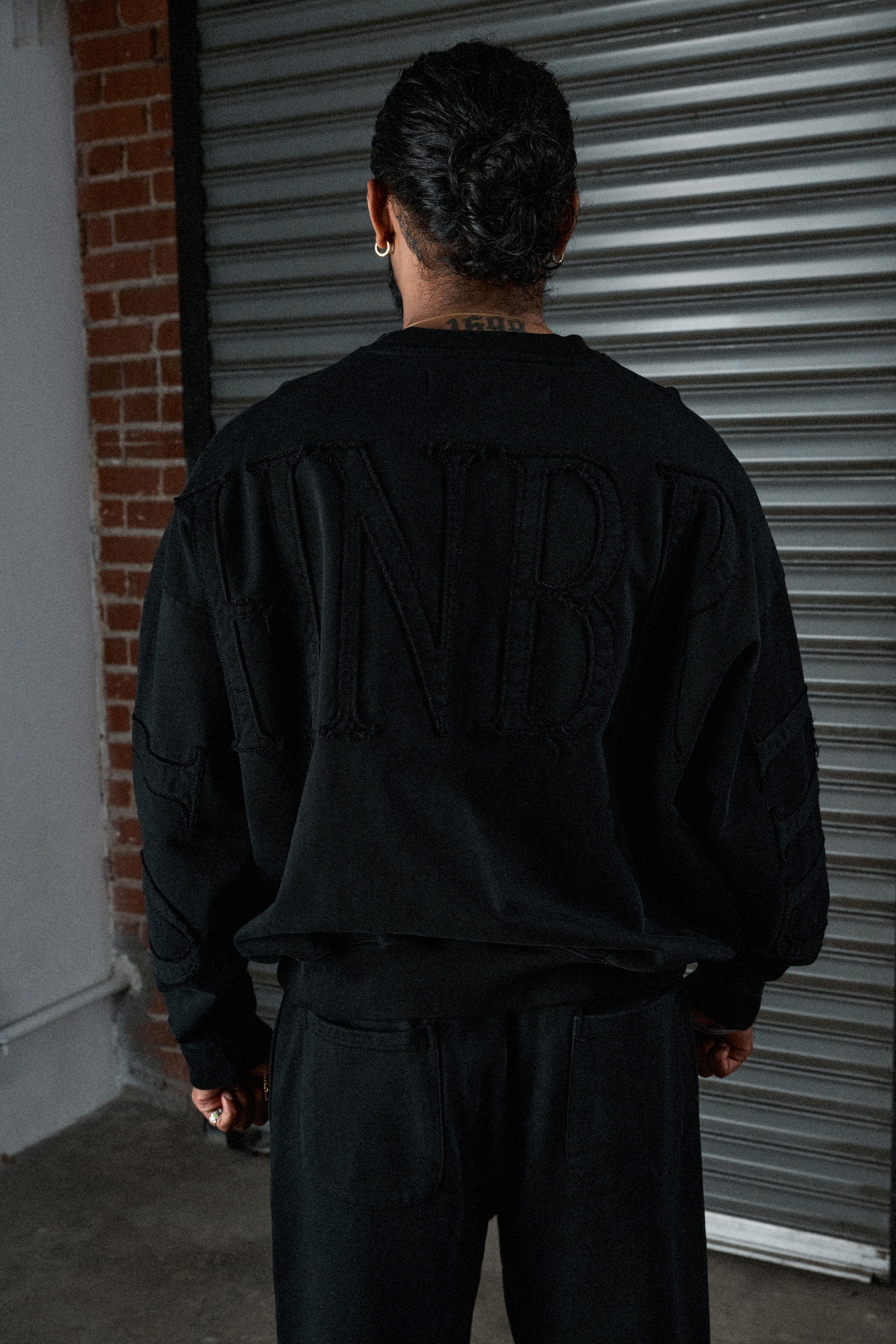 "STATEMENT" CREW NECK - BLACK