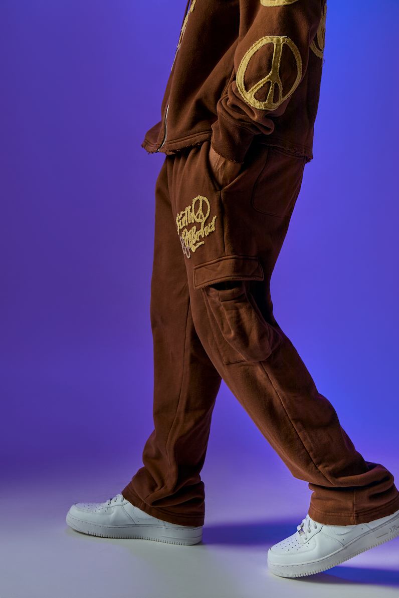 "CHANCES" RELAXED FIT FLEECE CARGO PANTS BROWN